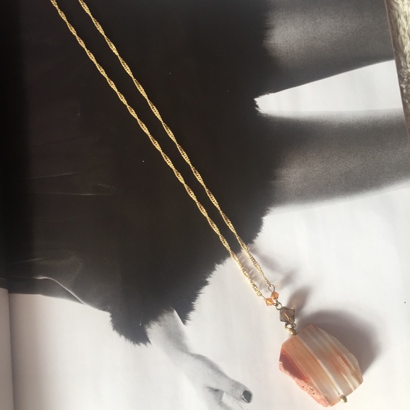 Gold and Agate Necklace - Picture 2 of 3
